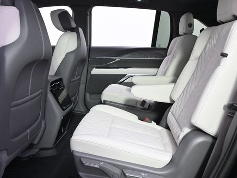 New 2026 Cadillac Escalade IQ Sport 1 w/ LPO, Floor Liner Package AWD/4WD image 22