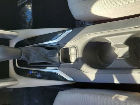 Used 2022 Toyota Corolla Cross L image 18