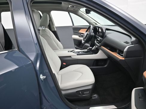 Certified 2024 Toyota Grand Highlander Platinum image 39