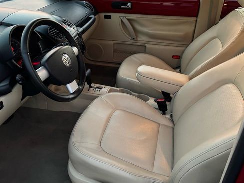 Used 2010 Volkswagen Beetle Coupe image 9