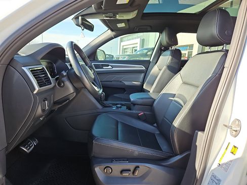 Certified 2022 Volkswagen Atlas Cross Sport SEL R-Line w/ Cross Sport MDO Package image 10