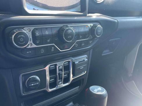 Used 2021 Jeep Wrangler Unlimited Sahara AWD/4WD image 28