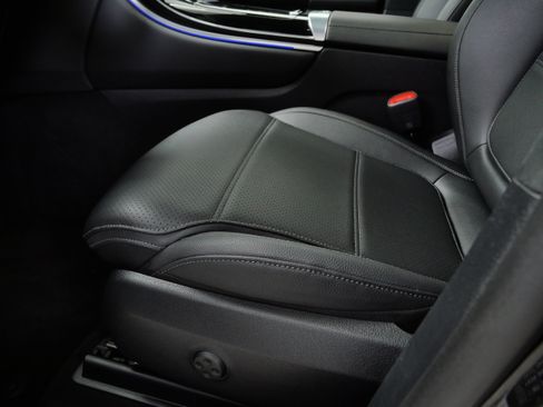 Certified 2026 Mercedes-Benz GLC 300 4MATIC image 18