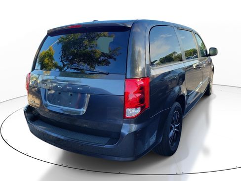 Used 2016 Dodge Grand Caravan SXT FWD image 5