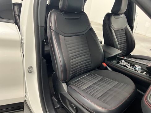 Used 2025 Ford Explorer ST-Line w/ ST-Line Street Pack image 25