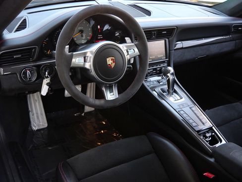 Used 2015 Porsche 911 GT3 w/ Carbon Interior Package image 10