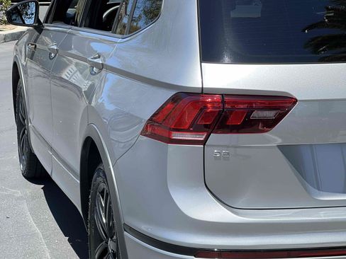 Used 2022 Volkswagen Tiguan SE R-Line FWD image 54