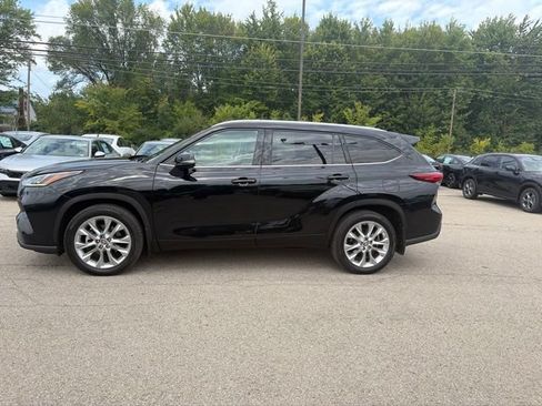 Used 2021 Toyota Highlander Limited AWD/4WD image 3
