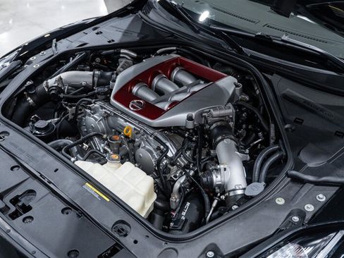 Used 2021 Nissan GT-R Premium AWD/4WD image 38