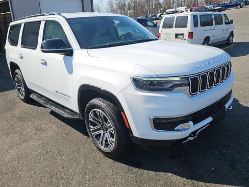 Used 2023 Jeep Wagoneer Series II w/ HD Trailer Tow Package image 2