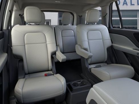 New 2026 Lincoln Aviator AWD image 11