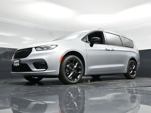 New 2026 Chrysler Pacifica Select image 53