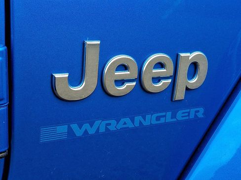 Used 2024 Jeep Wrangler Unlimited Sahara AWD/4WD image 28