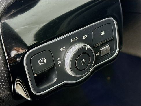 Used 2025 Mercedes-Benz CLA 250 4MATIC image 9