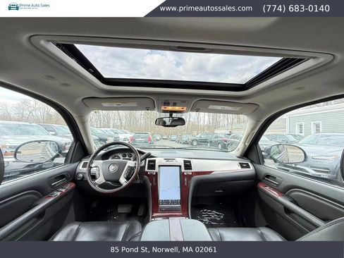 Used 2011 Cadillac Escalade AWD w/ Touring Package image 17