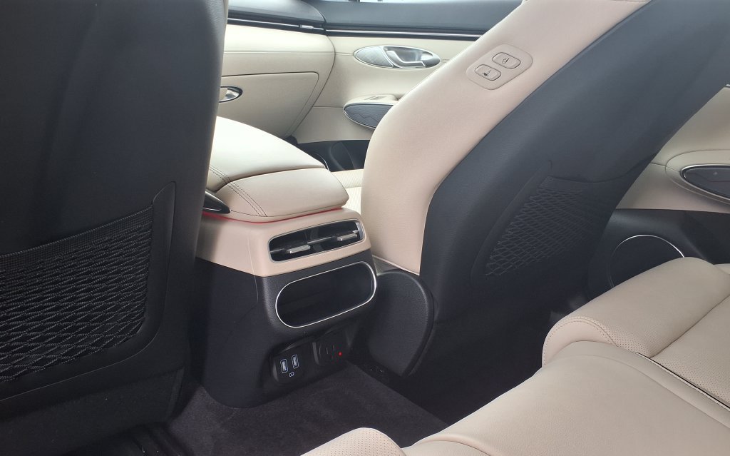 Used 2024 Genesis GV70 2.5T w/ Advanced Package AWD/4WD image 19