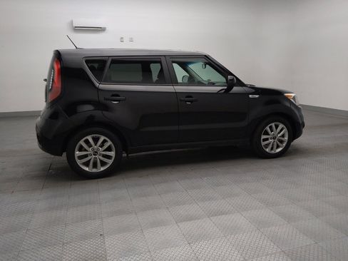 Used 2019 Kia Soul + image 10