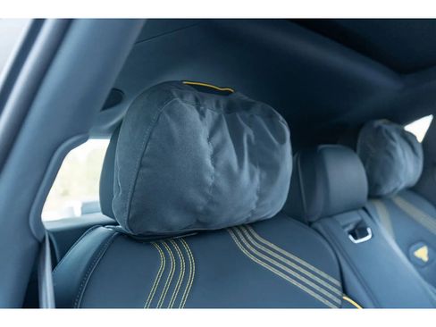 Used 2025 Bentley Bentayga image 41