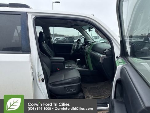 Used 2017 Toyota 4Runner SR5 Premium image 11