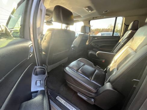 Used 2018 Chevrolet Suburban LT image 11