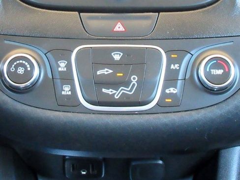 Used 2018 Chevrolet Malibu LT image 25