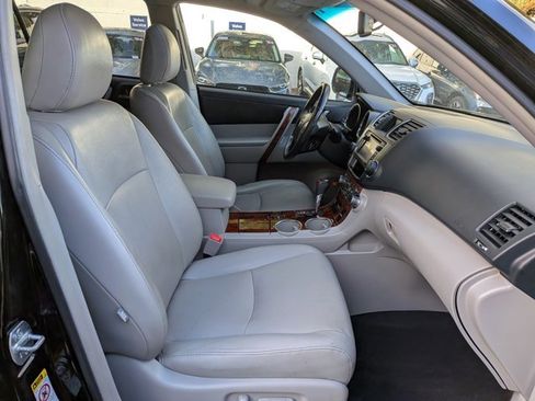Used 2013 Toyota Highlander Limited image 24