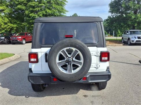 Used 2022 Jeep Wrangler Unlimited Sahara image 15