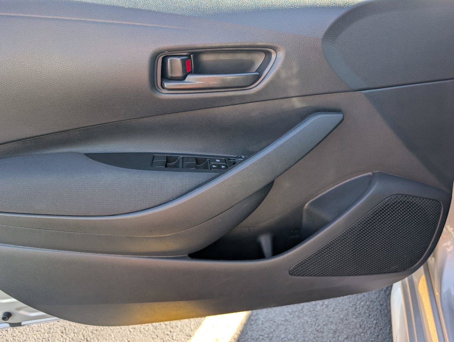 Used 2025 Toyota Corolla LE FWD image 18
