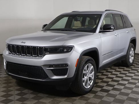 Used 2023 Jeep Grand Cherokee Limited image 10