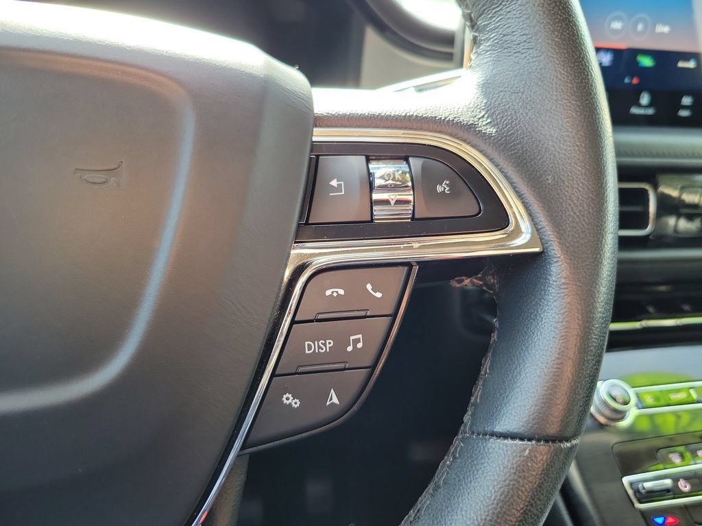 Used 2023 Lincoln Nautilus FWD w/ Premium Package image 22