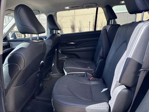 Used 2024 Toyota Grand Highlander Limited image 31