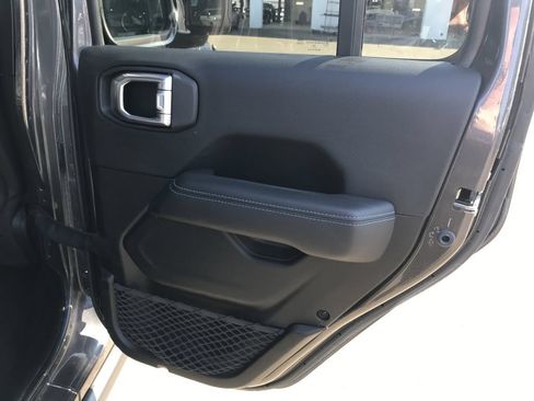Used 2023 Jeep Wrangler Unlimited Rubicon 4xe w/ Cold Weather Group AWD/4WD image 17