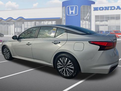 Used 2024 Nissan Altima 2.5 SV image 6