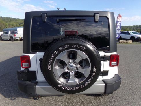 Used 2017 Jeep Wrangler Unlimited Sahara image 8