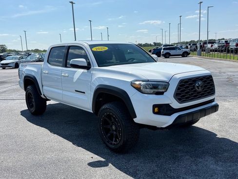 Used 2020 Toyota Tacoma TRD Off-Road w/ TRD Premium Off Road Package AWD/4WD image 2