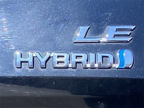 Used 2024 Toyota Sienna LE image 32