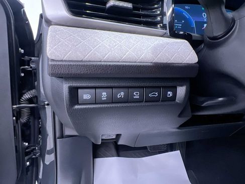 Used 2025 Toyota Camry XLE w/ Premium Plus Package AWD/4WD image 16