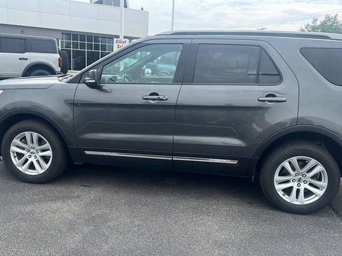 Used 2018 Ford Explorer XLT w/ Equipment Group 202A AWD/4WD image 10