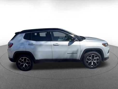 Used 2025 Jeep Compass Limited AWD/4WD image 13