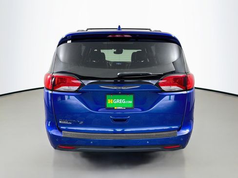 Used 2018 Chrysler Pacifica Touring-L Plus w/ Advanced Safetytec Group FWD image 8