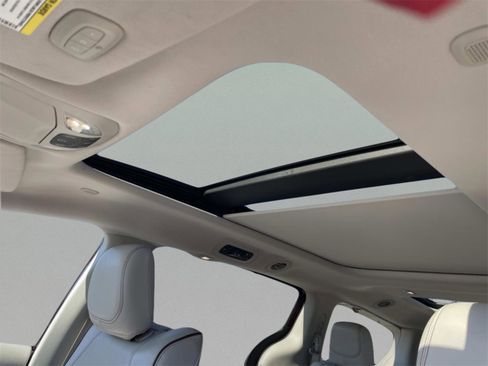 Used 2017 Chrysler Pacifica Limited w/ UConnect Theater Package image 14