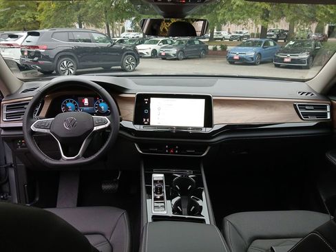 New 2026 Volkswagen Atlas SE image 12