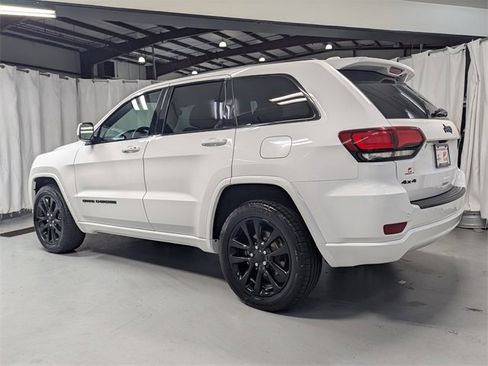 Used 2019 Jeep Grand Cherokee Altitude image 4