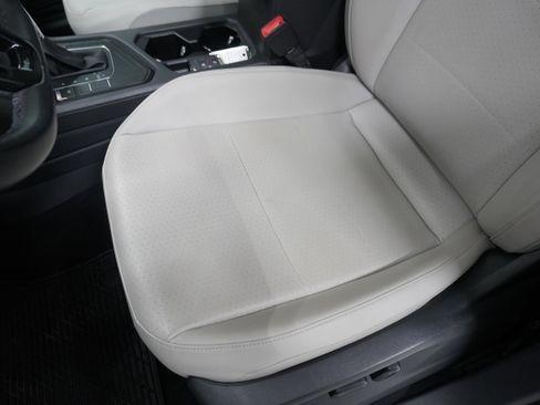 Used 2019 Volkswagen Tiguan SE image 11