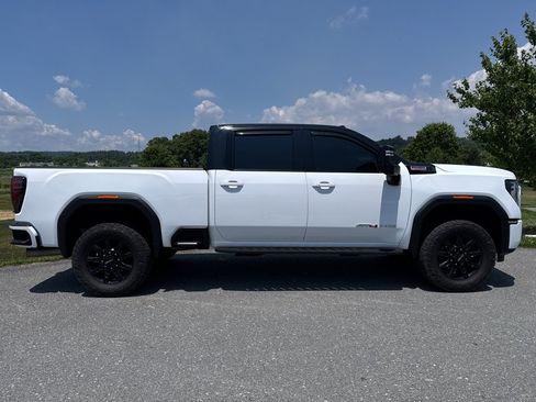 Used 2024 GMC Sierra 3500 AT4 w/ Technology Package AWD/4WD image 12