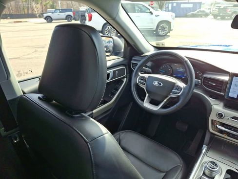 Used 2022 Ford Explorer XLT w/ Equipment Group 202A image 15
