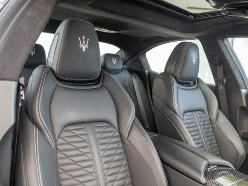 Used 2022 Maserati Ghibli Trofeo image 28