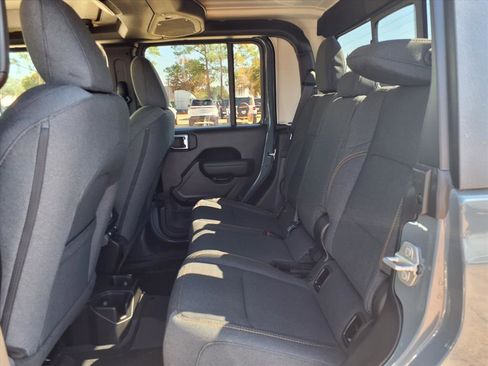 New 2025 Jeep Gladiator Sport AWD/4WD image 11