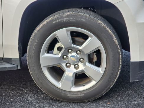 Used 2016 Chevrolet Suburban LT image 6