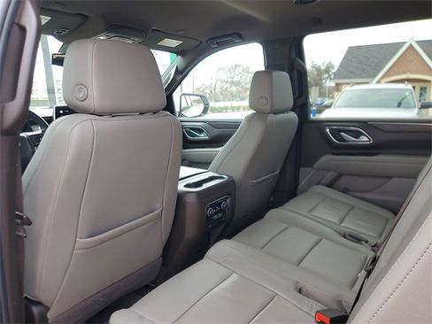 Used 2022 Chevrolet Suburban Z71 image 11